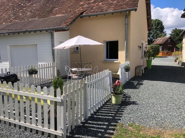 Country house A La Campagne Avec Piscine Et