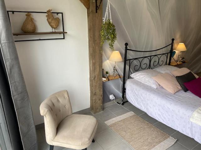 Country house A La Campagne Avec Piscine Et Ardentes